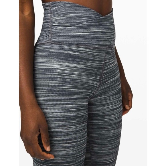 Lululemon Align Crop 21" Cross
Waist Space Dye Herringbone Heather Black Size 12 - Picture 2 of 9